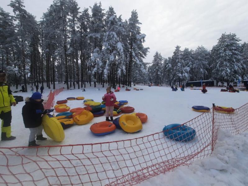 Zlatibor gyönyörű tájain már a szánkózásért is fizetni kell, így a téli örömök élvezete nem mentes a költségektől.