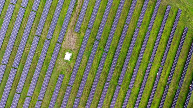 Bár kint a hideg szél fúj, a napenergia termelésünk szinte rekordot döntöget Magyarországon - Világgazdaság.