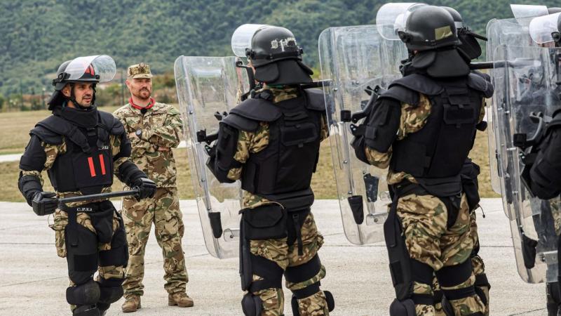 SZOLJON - Készüljön fel a kihívásra, mert most szemtől szembe nézhet a kiképzőkkel! Vajon Ön képes lesz tartani a lépést a kiképzés izgalmas feladataival?