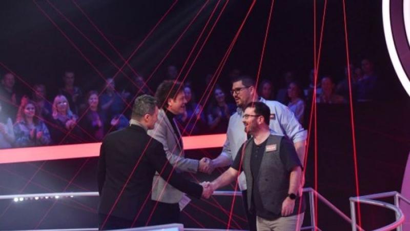 Két barát lenyűgözte az országot, hiszen egy rekordösszegű nyereményt zsebeltek be a 100 milliós játék során.