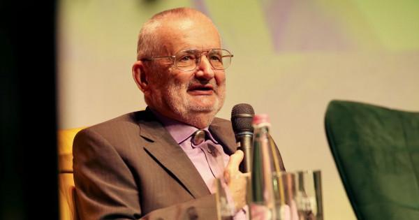 Csányi Vilmos 90. születésnapja alkalmából érdemes megemlíteni, hogy egész életében megőrizte kíváncsiságát, ami segített neki elkerülni a korai megöregedést.