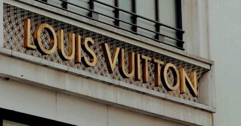 Mi történt a luxusipar óriásával? - A Louis Vuitton-t is magába foglaló LVMH csoport nyeresége csökkent.
