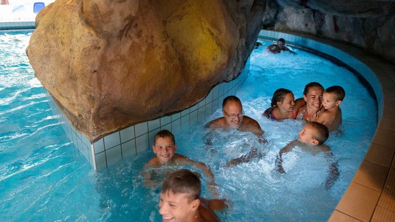 Vedd elő a legjobb fürdőgatyádat, és irány az élményfürdő! Merüljünk el a nyíregyházi programok tengerében, ahol minden pillanat új felfedezéseket tartogat!