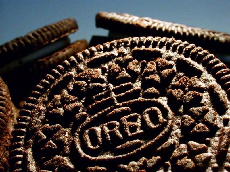 Mindenki siethet a boltok felé, hiszen az Oreo keksz új, lenyűgöző újításokkal készül meghódítani a snack világát!