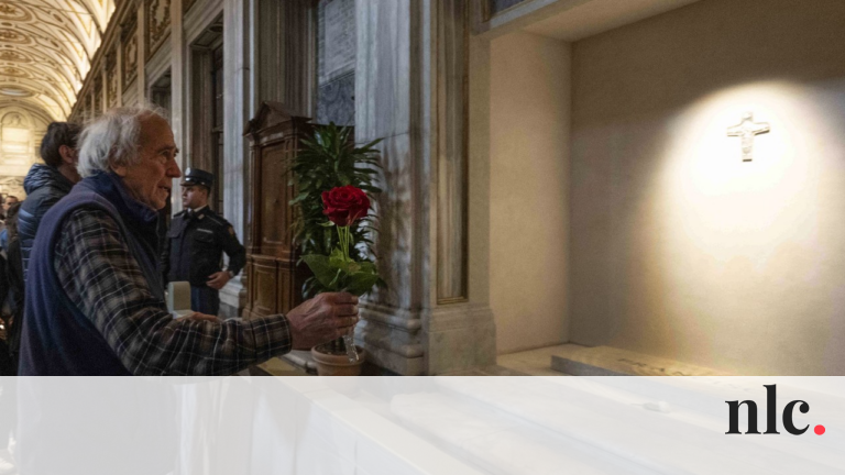 Nyilvánosságra kerültek az első képek Ferenc pápa végső nyughelyéről.