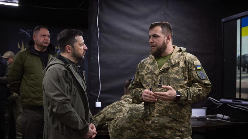 Zelenszkij radikális átalakításokat indított el az ukrán hadseregben, amely számos vitát generált, és nem mentes a kemény kritikáktól sem az ukrán politikai színtéren.