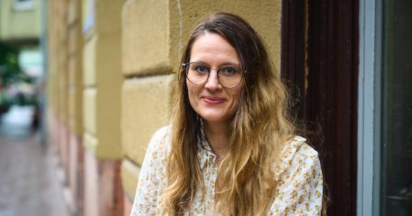 Szécsi Noémi: Jókai Mór formálta az irodalomkedvelő közönséget - Könyves Magazin

Jókai Mór nem csupán a magyar irodalom kiemelkedő alakja, hanem egy olyan mentor is, aki generációkat inspirált az olvasás és a kultúra iránti szenvedélyre. Szécsi Noémi írá