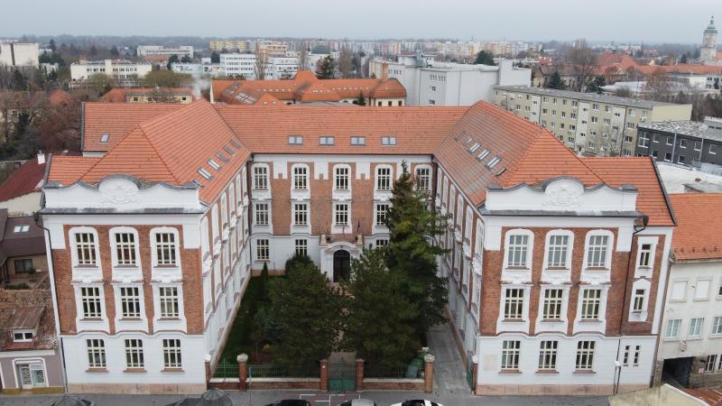 A Selye János Gimnáziumban újabb izgalmas fejezet kezdődik a Tigra Ösztöndíjprogram keretében.