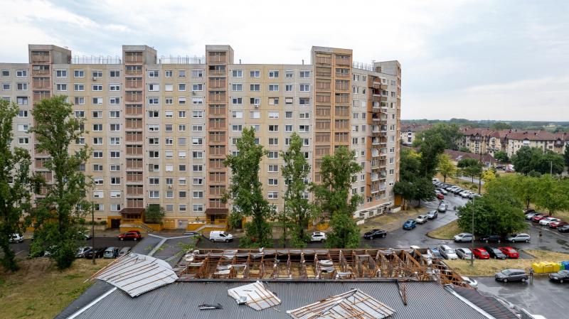 A vihar óriási rombolást végzett, és Debrecenben még mindig kétezer háztartás szenved áramhiánytól.