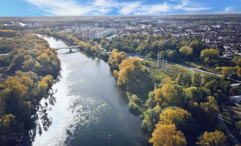 Szered: A jövő nyárra tervezett vasúti híd várhatóan elkészül - VIDEÓVAL | ma7.sk